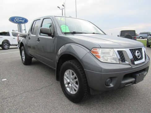 Used 2016 Nissan Frontier SV image 3