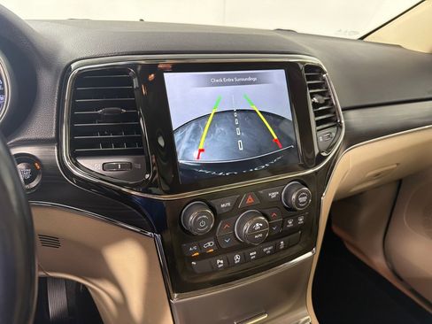 Used 2021 Jeep Grand Cherokee Limited AWD/4WD image 16