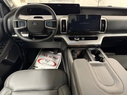New 2025 Ford Expedition Active image 19