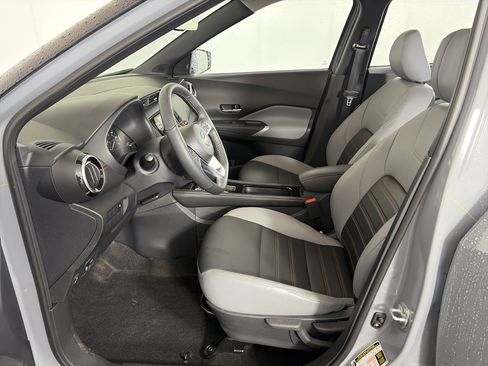 Used 2024 Nissan Kicks SR w/ SR Premium Package FWD image 6