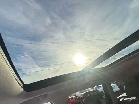 Used 2016 Volvo XC60 T6 Platinum image 18