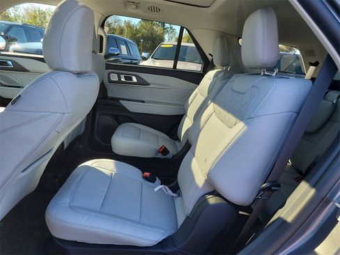 Used 2025 Ford Explorer Platinum w/ Ultimate Package image 12
