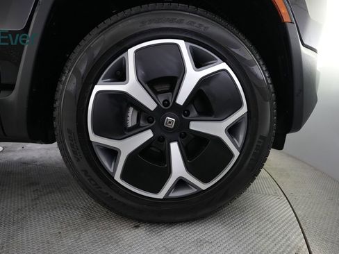 Used 2024 Rivian R1S Adventure image 19