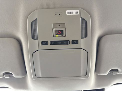 Used 2023 Toyota Highlander LE FWD image 6