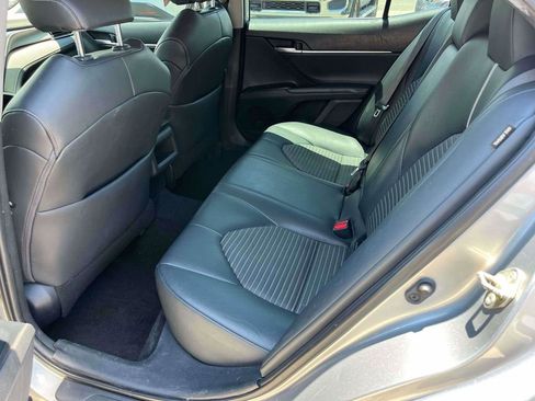 Used 2019 Toyota Camry SE FWD image 6