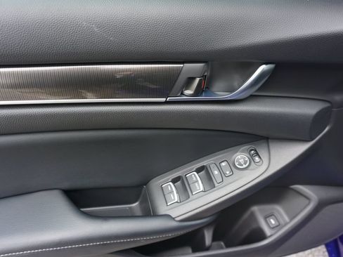 Used 2018 Honda Accord Sport image 3