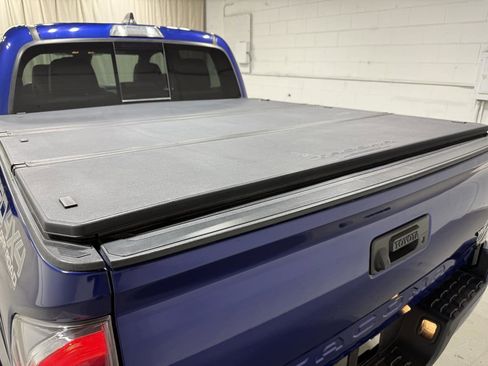 Used 2023 Toyota Tacoma TRD Off-Road image 19