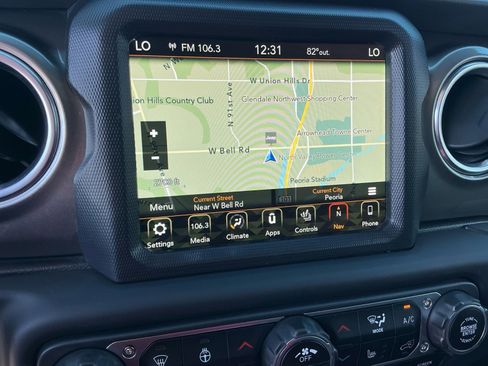 Used 2018 Jeep Wrangler Unlimited Sahara image 28