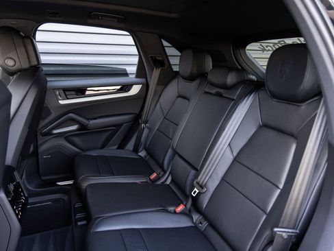 Certified 2026 Porsche Cayenne AWD/4WD image 26