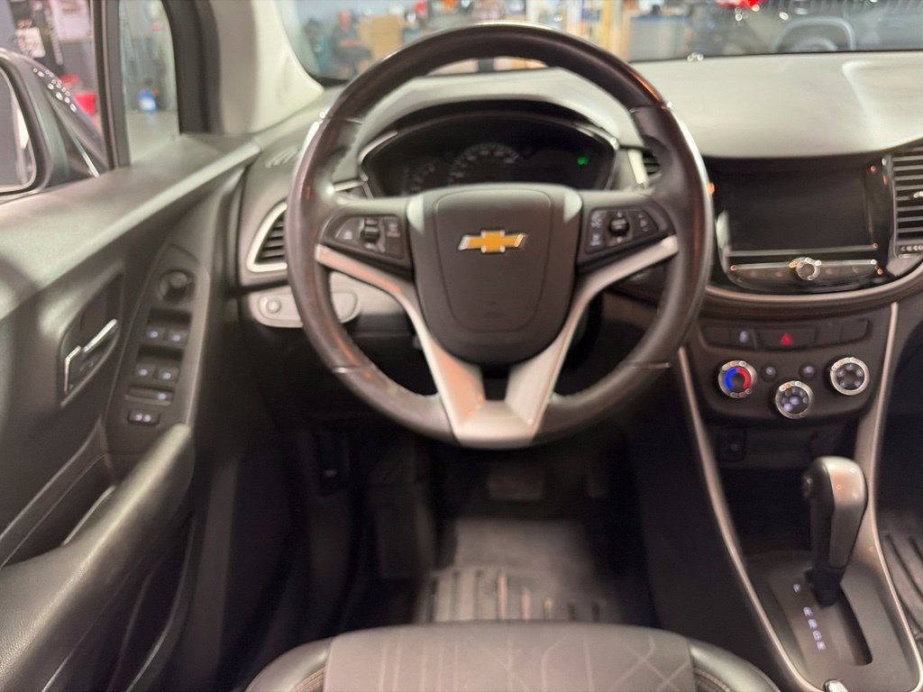 Used 2019 Chevrolet Trax LT w/ LT Convenience Package FWD image 24