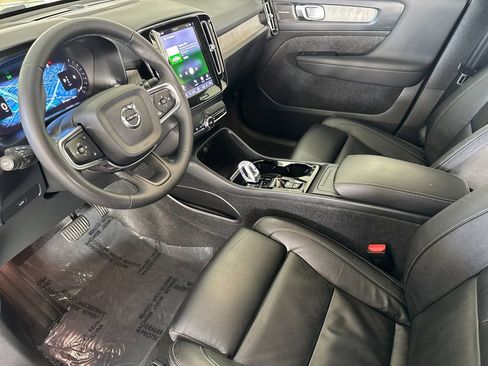 Certified 2023 Volvo XC40 B5 Ultimate AWD/4WD image 9
