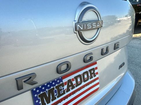Used 2025 Nissan Rogue SV AWD/4WD image 10
