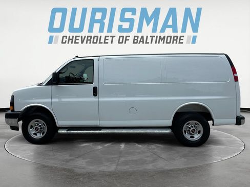 Used 2025 GMC Savana 2500 w/ Driver Convenience Package RWD image 3