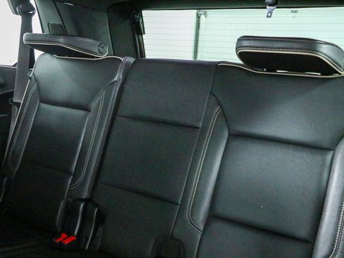 Used 2023 GMC Yukon SLT w/ SLT Luxury Package RWD image 29