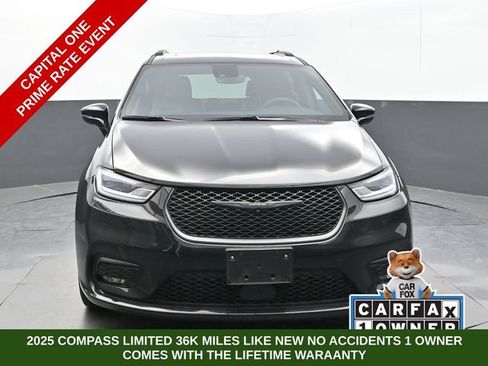 Used 2025 Chrysler Pacifica Limited FWD image 10
