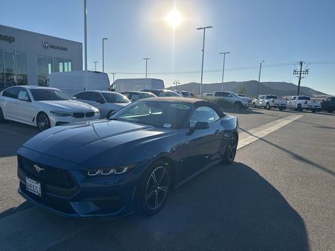 Used 2024 Ford Mustang Convertible image 4