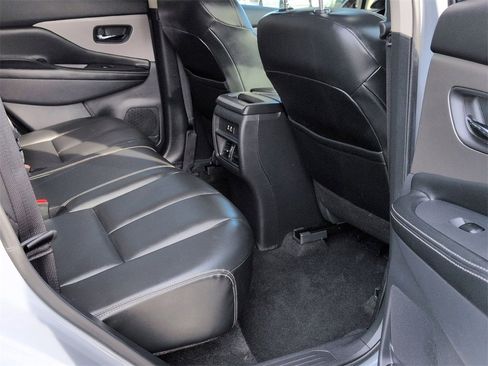 Used 2024 Nissan Murano SV w/ SV Midnight Edition Package image 18