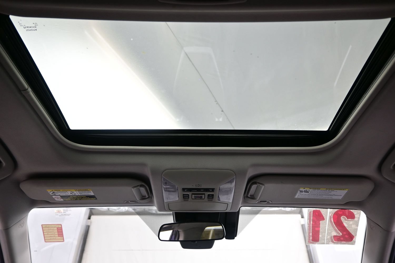 Used 2021 Toyota RAV4 XLE w/ Convenience Package AWD/4WD image 17