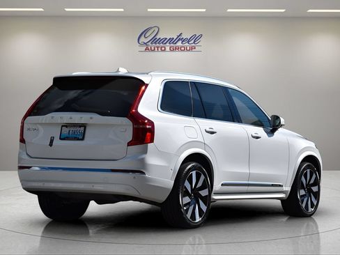 Used 2024 Volvo XC90 T8 Plus w/ Protection Package Premier AWD/4WD image 4