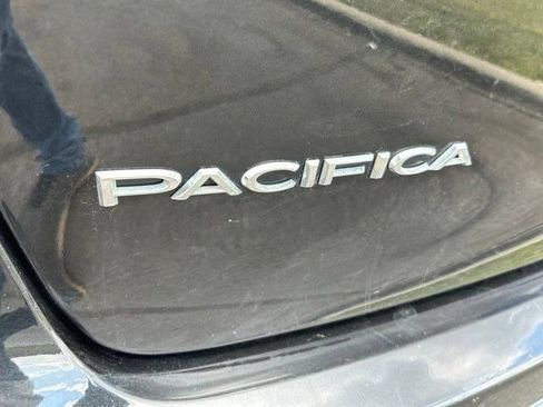 Used 2023 Chrysler Pacifica Limited FWD image 62