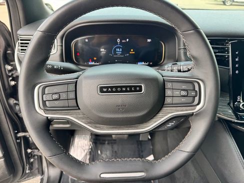 Used 2022 Jeep Wagoneer Series II AWD/4WD image 13