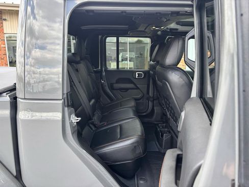 Used 2023 Jeep Gladiator Mojave w/ Cold Weather Group AWD/4WD image 13