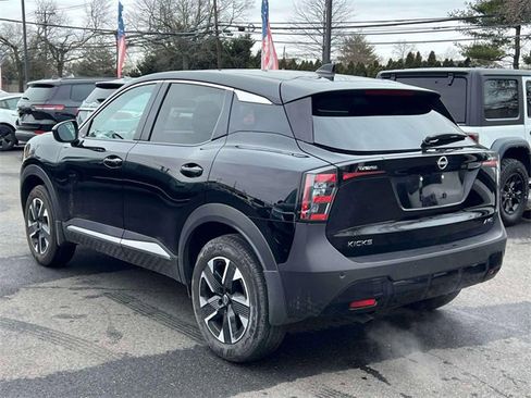 Used 2025 Nissan Kicks SV w/ Illumination Package image 9