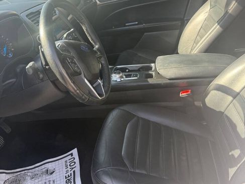 Used 2017 Ford Fusion SE FWD image 16