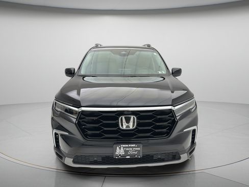 Used 2025 Honda Pilot Elite image 2