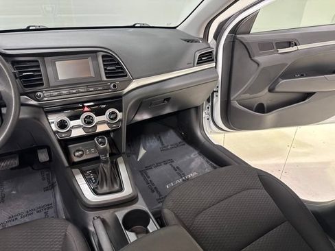 Used 2019 Hyundai Elantra SE w/ Cargo Package FWD image 19