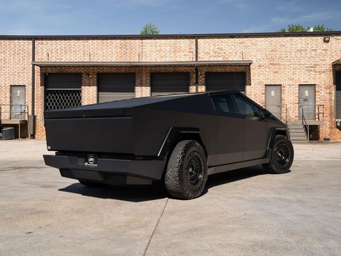 Used 2024 Tesla Cybertruck AWD Crew Cab image 2