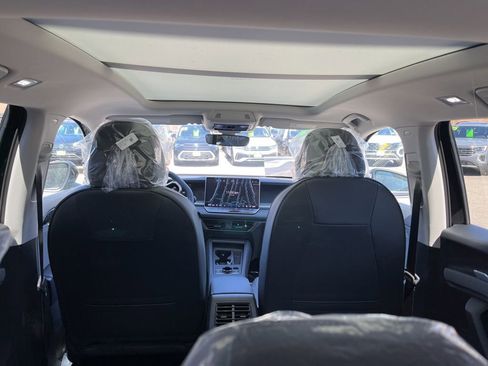 New 2026 Volkswagen Tiguan SE image 16