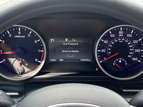 Used 2023 Kia Carnival LX FWD image 19