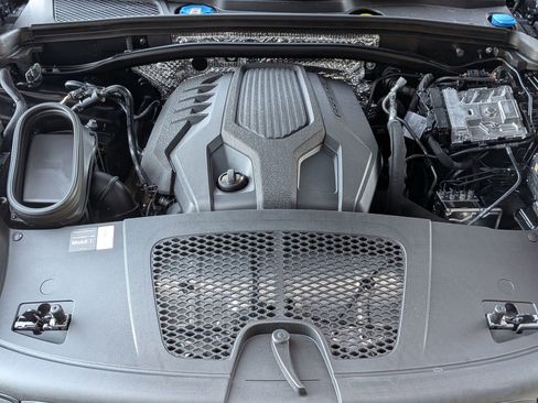 New 2026 Porsche Macan Turbo image 30