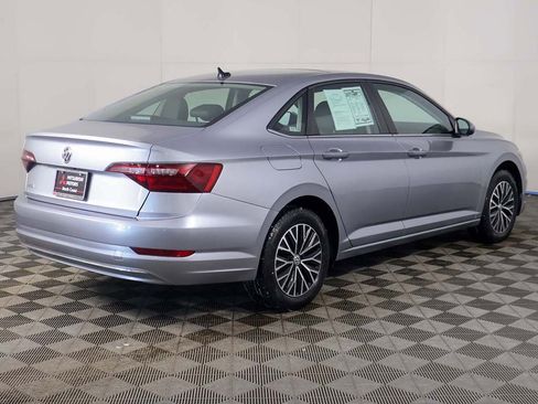Used 2021 Volkswagen Jetta SE w/ SE Cold Weather Package image 10
