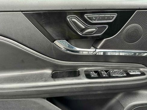 Used 2025 Lincoln Corsair FWD w/ Rear Removable Package Tray image 10