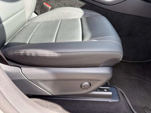 Used 2026 Mercedes-Benz GLE 350 4MATIC w/ Winter Package image 12