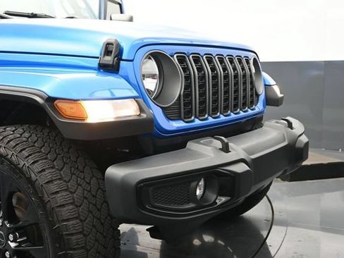 Used 2025 Jeep Gladiator Sport AWD/4WD image 32
