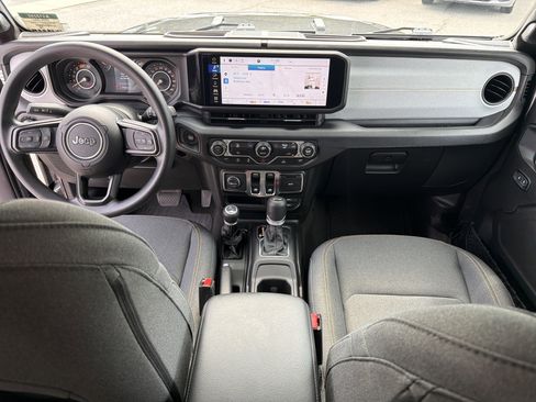 Used 2025 Jeep Wrangler Sport AWD/4WD image 4