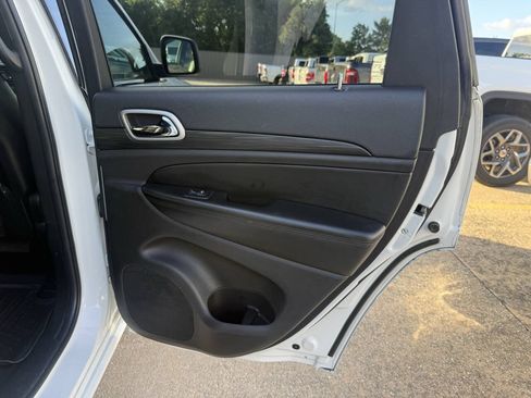Used 2021 Jeep Grand Cherokee Laredo X RWD image 16