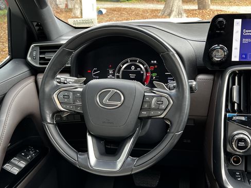 Used 2022 Lexus LX 600 4WD w/ Accessory Package (Z1) image 36