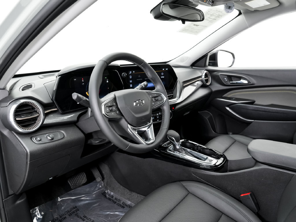 Used 2025 Chevrolet Trax ACTIV w/ Sunroof Package FWD image 4