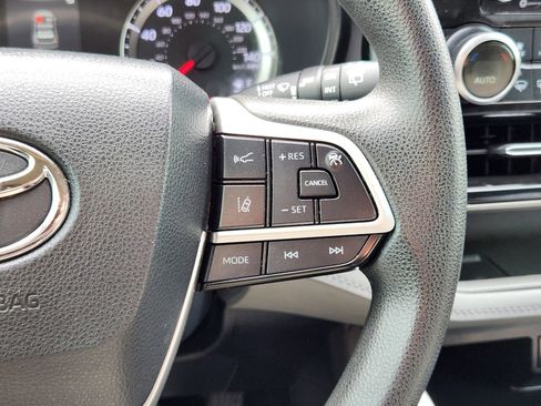 Used 2022 Toyota Highlander L image 31
