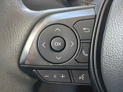 Used 2020 Toyota Corolla LE FWD image 6