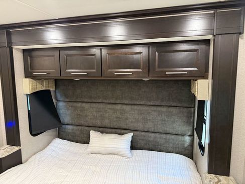 Used 2018 RAM 5500 SLT w/ Quick Order Package 29G SLT image 81