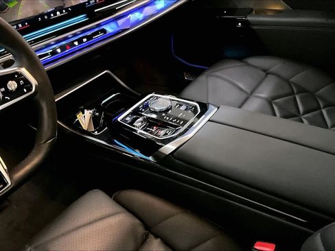 Used 2023 BMW 740i w/ Parking Assistance Package image 19