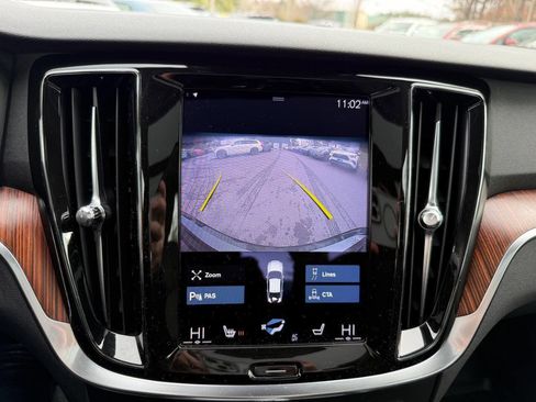 Used 2022 Volvo S60 B5 Momentum image 18