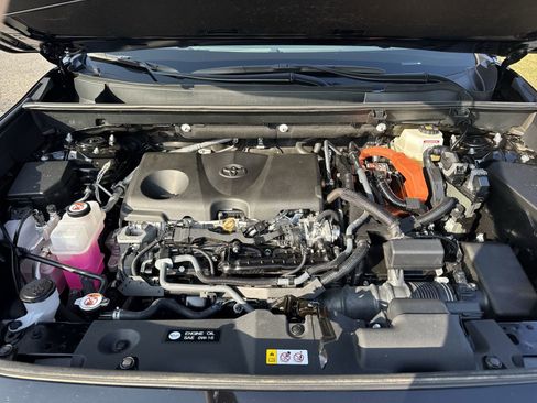 Used 2025 Toyota RAV4 XLE image 33