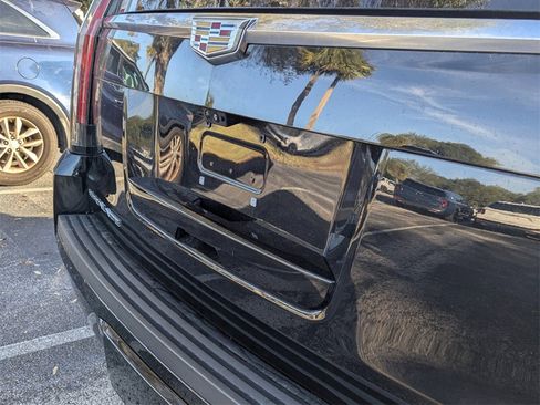 Used 2019 Cadillac Escalade Premium Luxury image 15