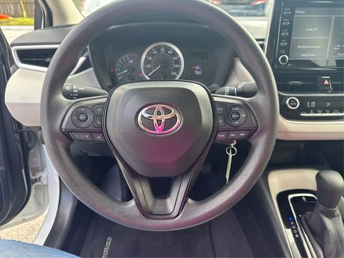 Used 2021 Toyota Corolla LE image 12